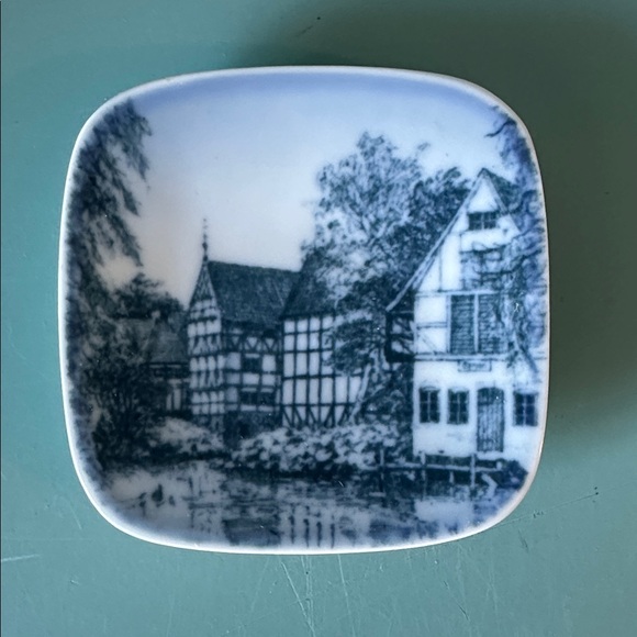 3 Vintage Bing & Grondahl Porcelain Copenhagen. Dishes can be hung - Picture 2 of 5